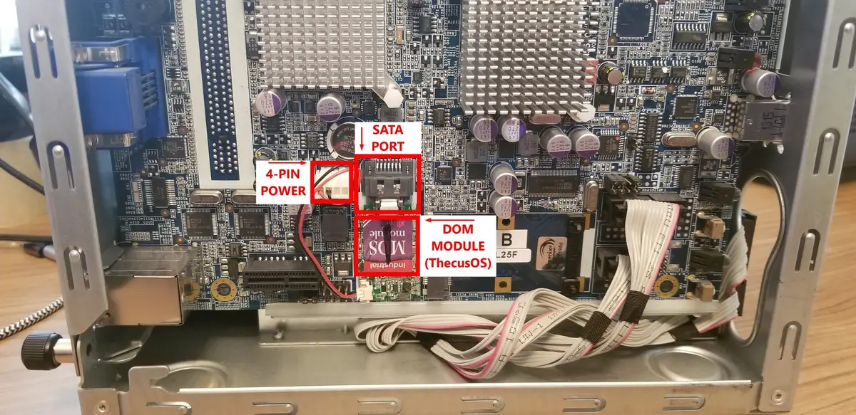 Thecus N5550 motherboard with the SATA port, four-pin power connector and DOM module labeled