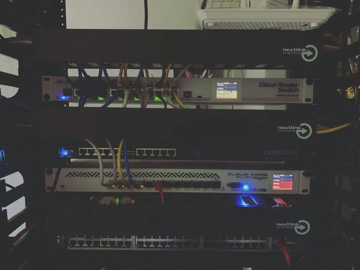 Rack-mounted equipment with illuminated status indicators